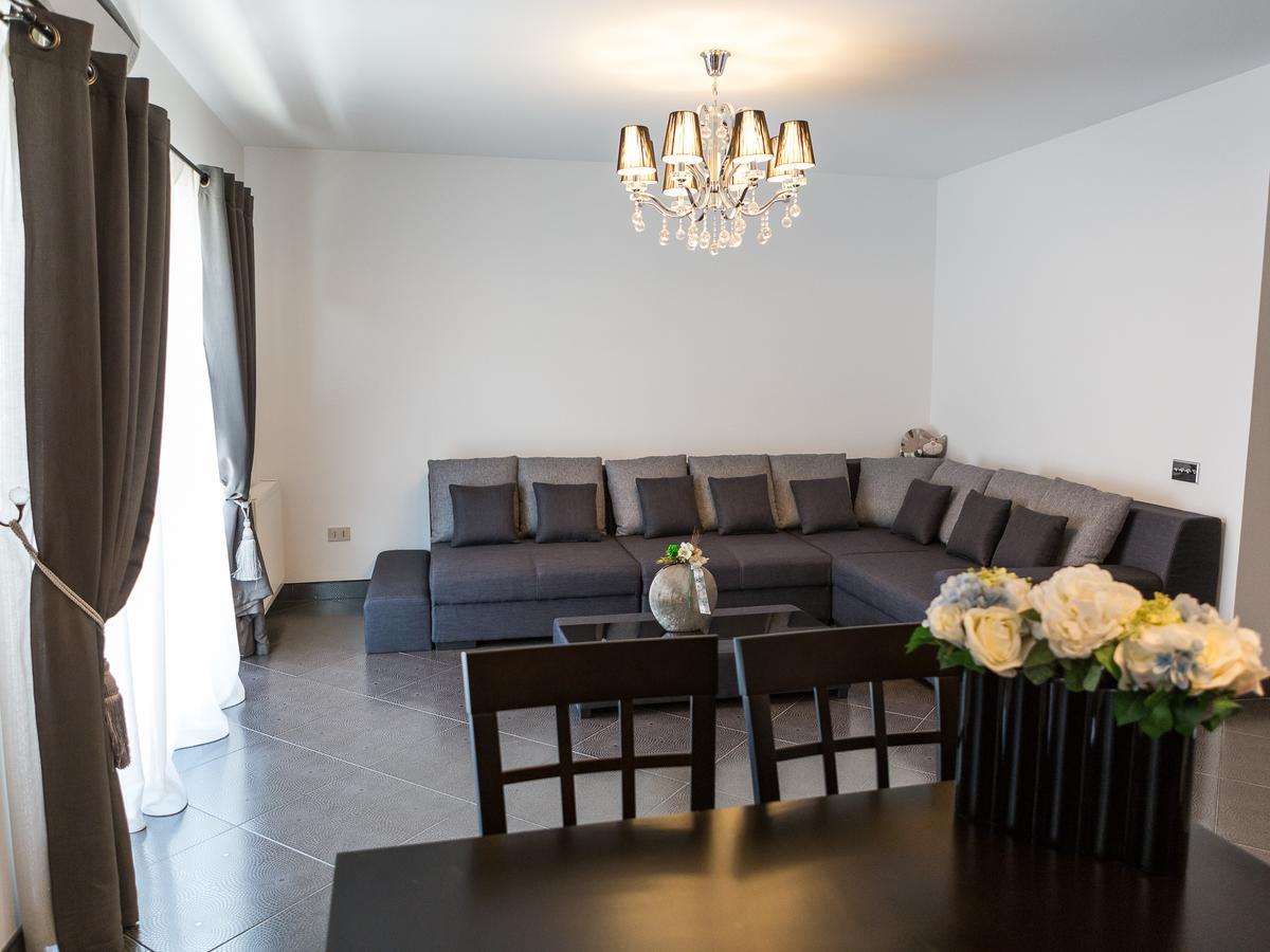 Casa Bella Apartments Bragadiru Buitenkant foto